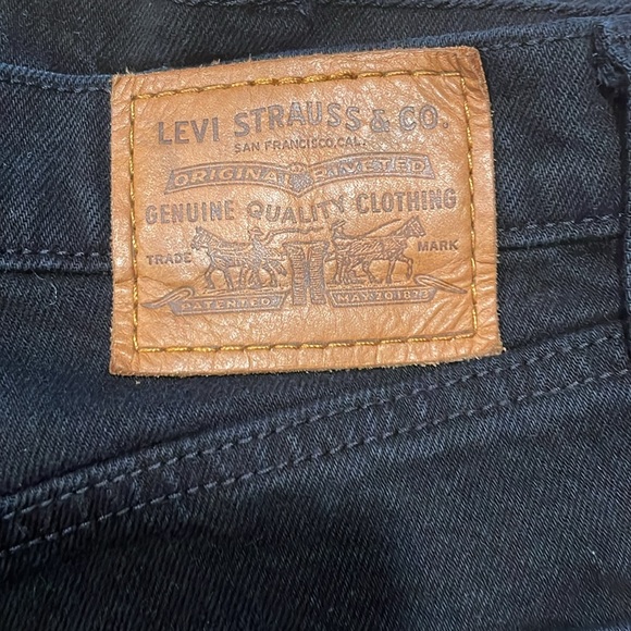 Black Levi shorts size 28 - Picture 2 of 4